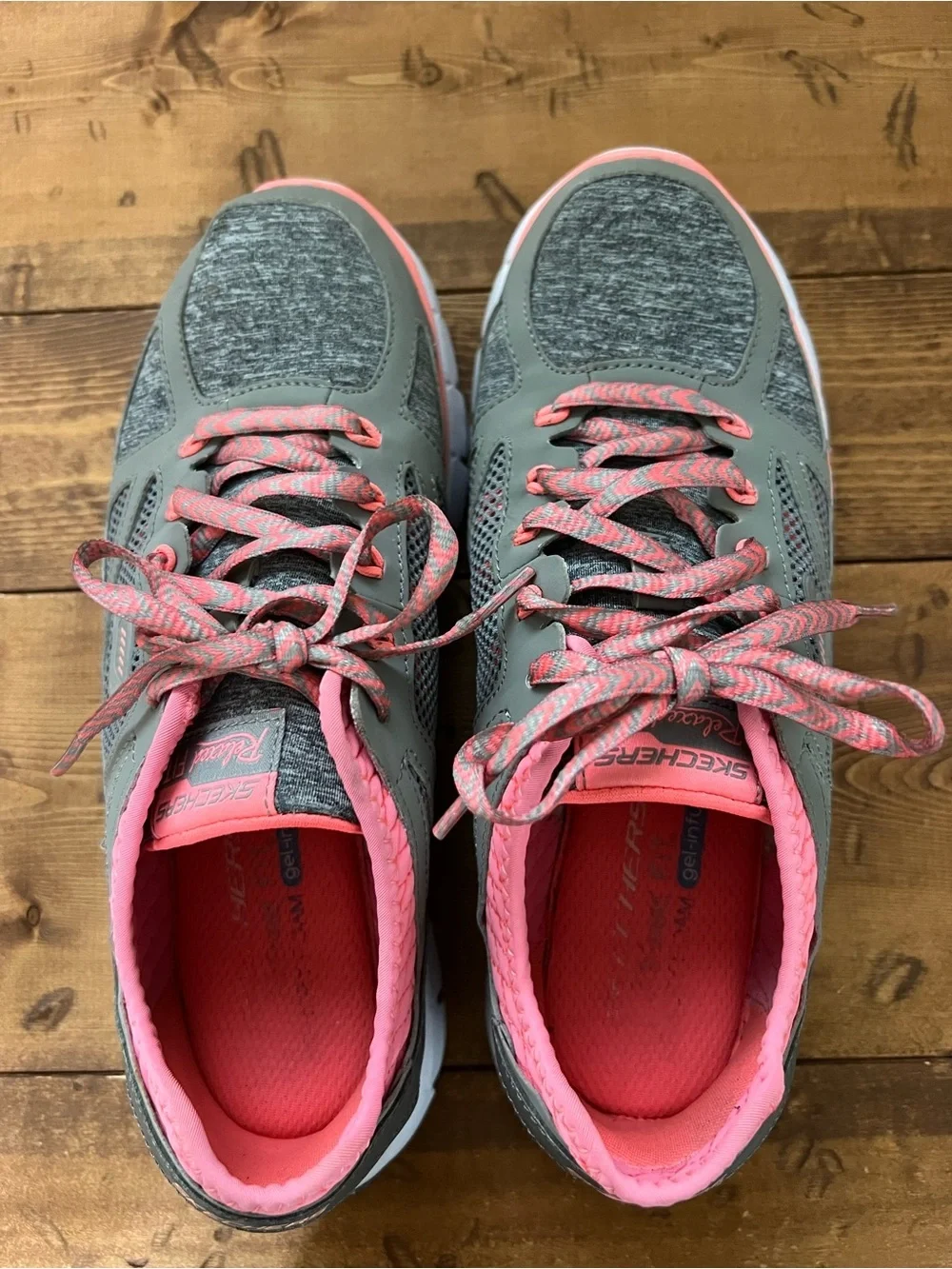 Sketchers Memory Foam Relaxed Fit Sneakers Womens 7.5 Pink Gray